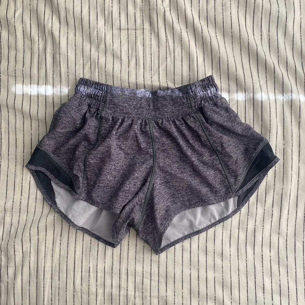 EUC Lululemon Hotty Hot Shorts 2.5”